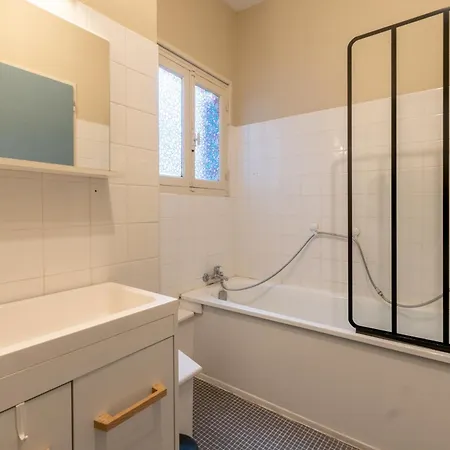 Un T3 A 2 Petits Pas Apartment